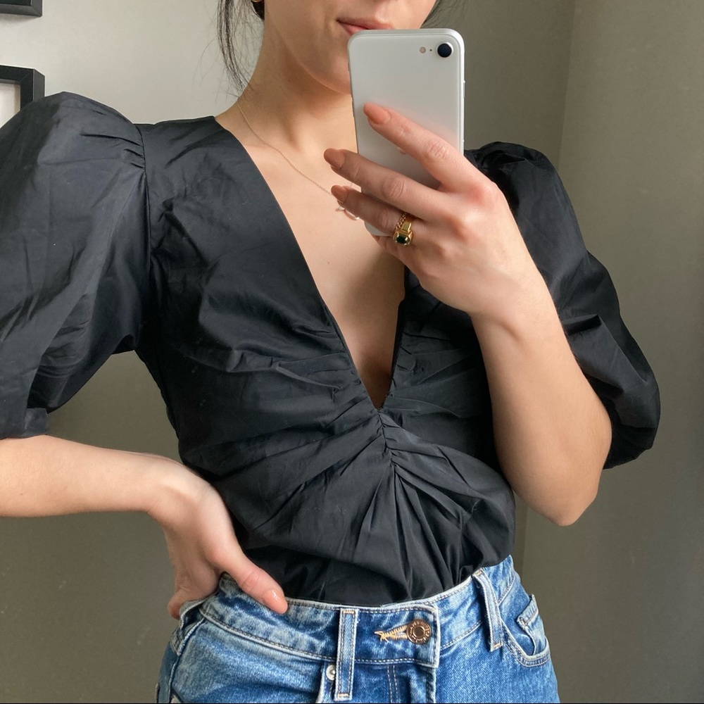 Balloon sleeve v neck top